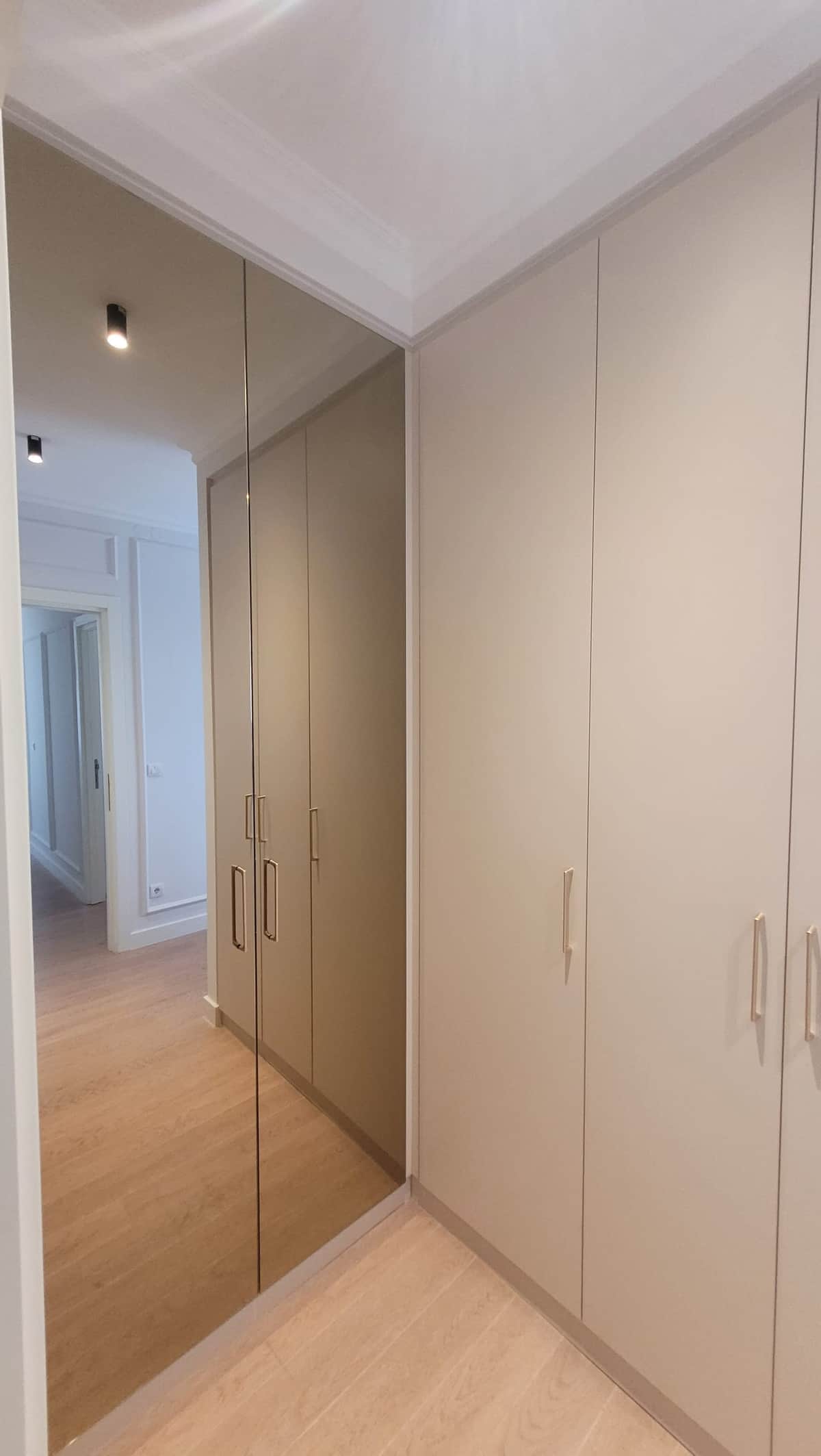 Plakari/garderoberi — enterijerni dizajn po meri, StudioMat Beograd